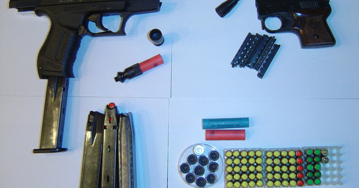 Пистолет е открит в раницата на ученик от 9 клас