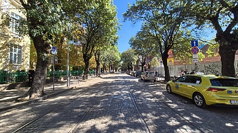 През септември 2025 пешеходите пътеки пред 18 СУ Уилям Гладстон