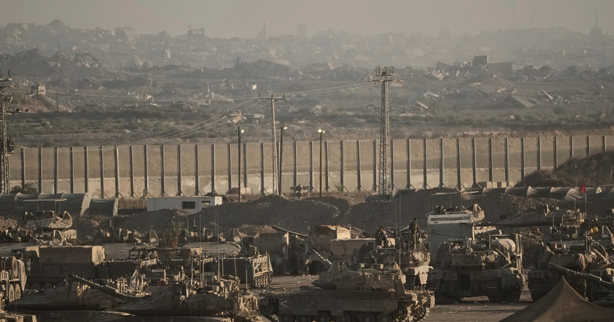 Израелският министър на отбраната днес заяви Газа гори“, след като