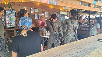 Тел Авив е шумен млад и не спи Тихо е