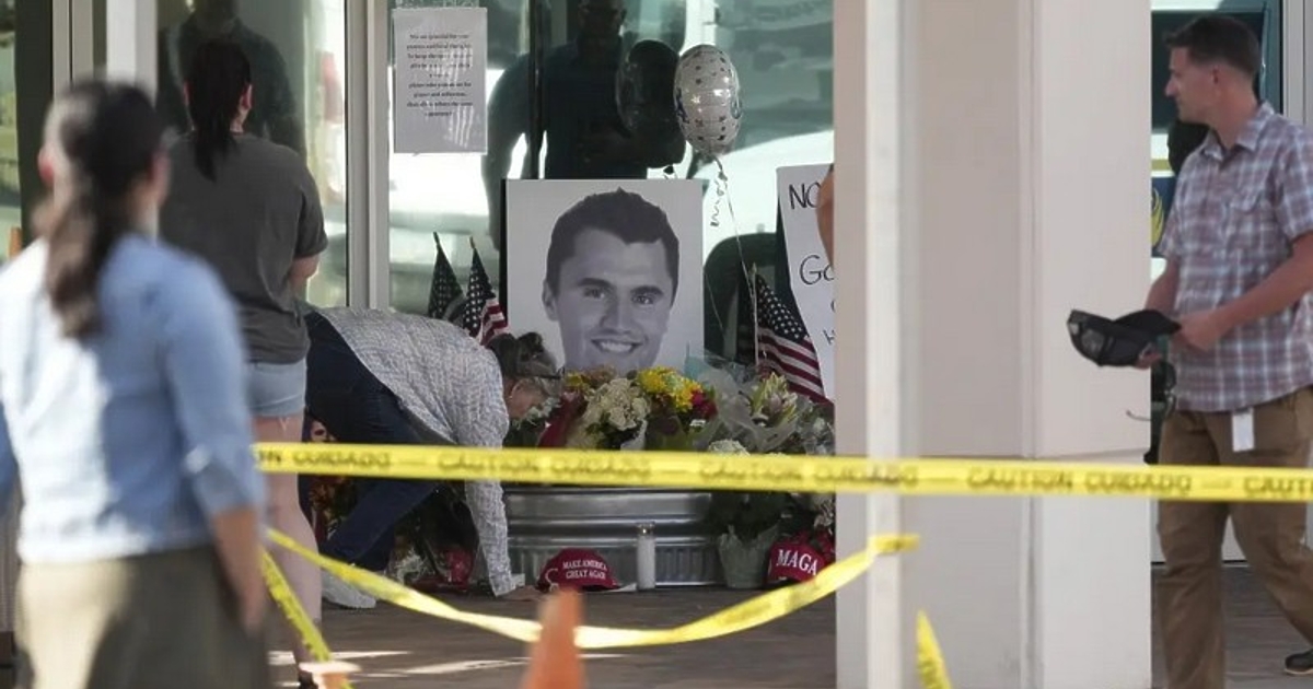 Известният консервативен активист Чарли Кърк е починал, след като бе