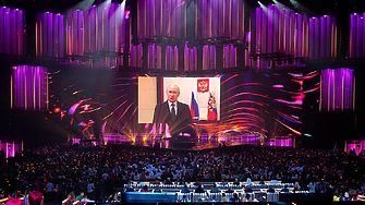 Руският президент Владимир Путин тази вечер даде началото на песенния