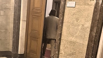 Нидал Алгафари се води независим анализатор От тези които редовно