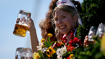 Октоберфест в южния германски град Мюнхен започна днес като се