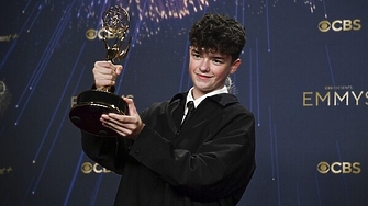 Adolescence  Юношество разтърсваща история на Netflix за тийнейджър обвинен в