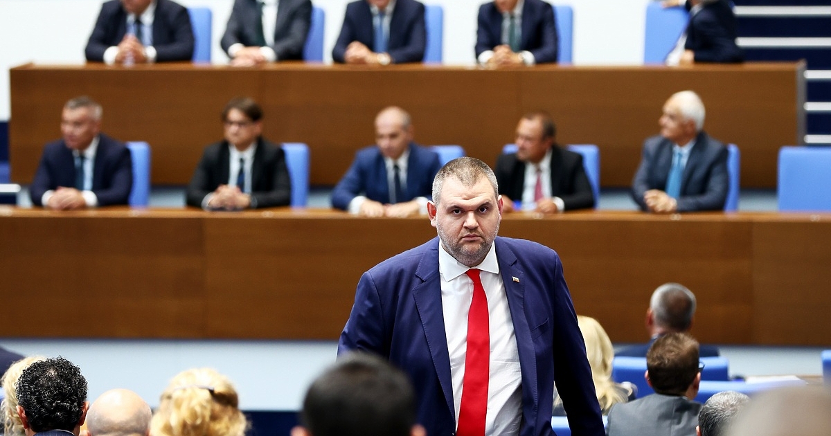 Истинският премиер на България Пеевски заяви, че се обажда на