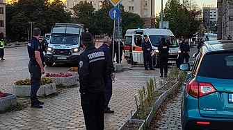 Полицай е припаднал пред парламента тази сутрин По късно той е