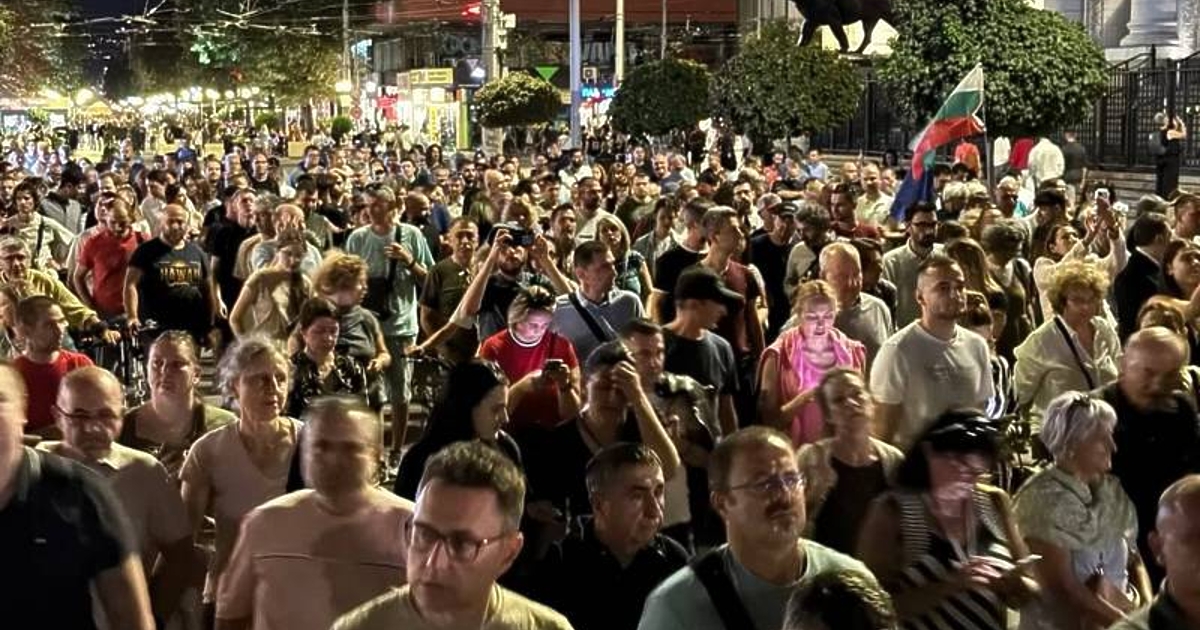 Поредният протест снощи в София пред Съдебната палата, организиран от