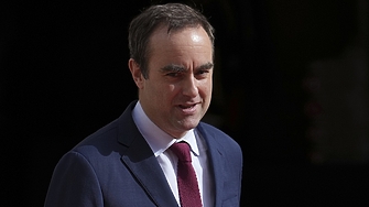 Френският президент Еманюел Макрон назначи министъра на отбраната Себастиaн Льокорню