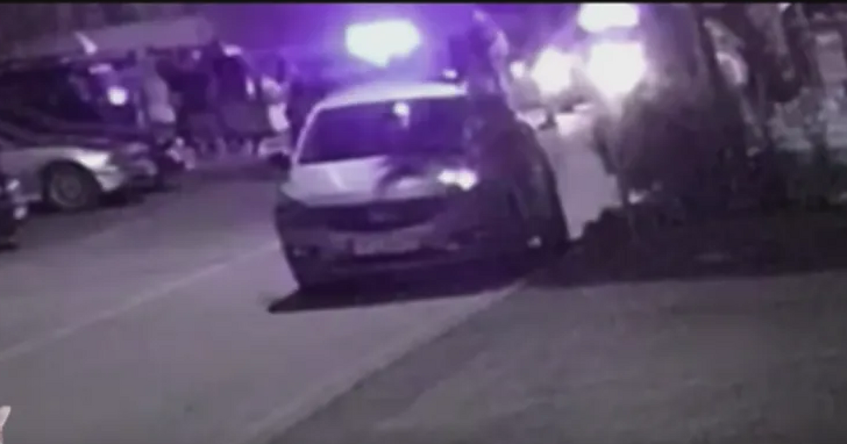 Кадри, разпространени в социалните мрежи от охранителни камери, дават нови