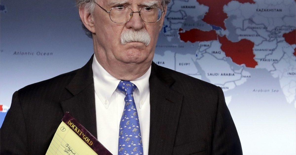 Очаква се бившият съветник на Доналд Тръмп, Джон Болтън, днес