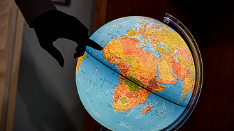 В Африка континента с най младо население управляват едни от