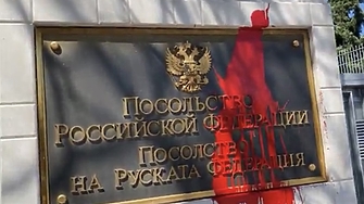 Мъж е опитал да нахлуе с автомобил в двора на