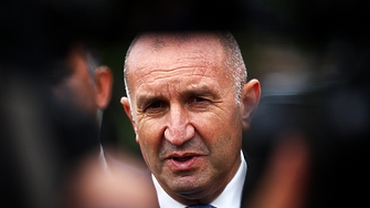 Президентът Румен Радев ще пътува с личния си автомобил по