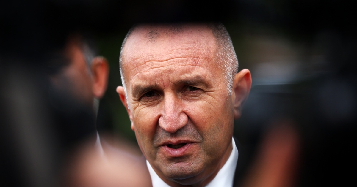 Президентът Румен Радев ще пътува с личния си автомобил по