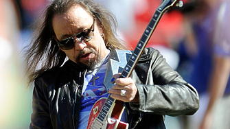 Пол Даниъл Ейс Фрейли основател и солокитарист на американската рок група