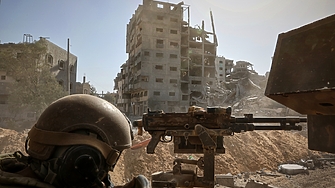 Израел получи снощи останките на още двама заложници часове след