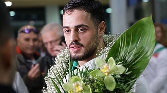 Това нещо не е нормално Правя всичко възможно да остана