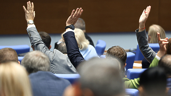 Парламентът прие окончателно законодателните поправки свързани с правомощията на Комисията