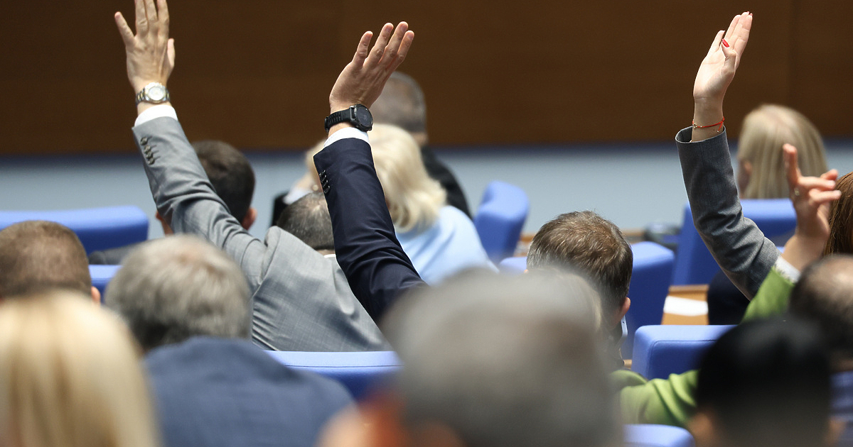 Парламентът прие окончателно законодателните поправки, свързани с правомощията на Комисията