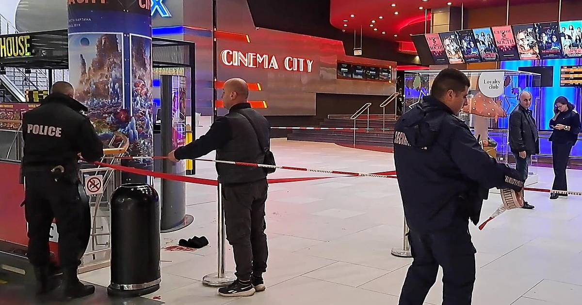 Два дни след като 15-годишно момче бе наръгано и убито от