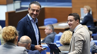 Депутатите Явор Божанков и Даниел Лорер днес са внесли проекторешение