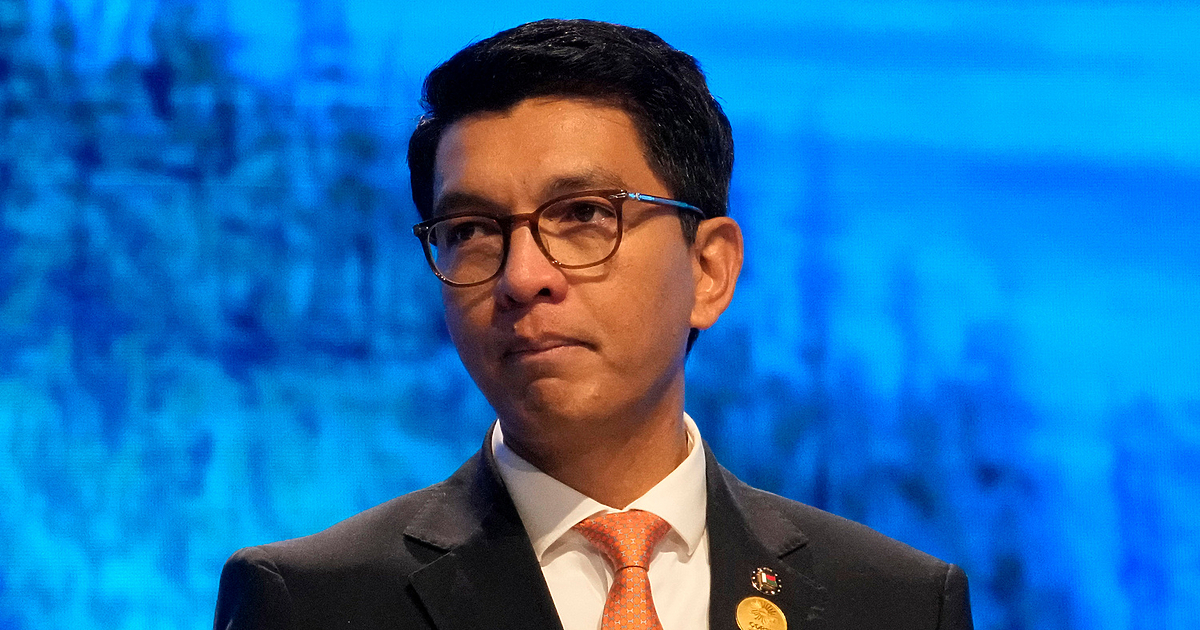 Президентът на Мадагаскар Андри Ражоелина заяви днес, че е разпуснал