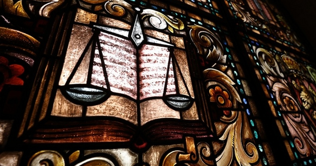 Емилия Русинова, чието име е забъркано в мегаскандалите Осемте джуджета