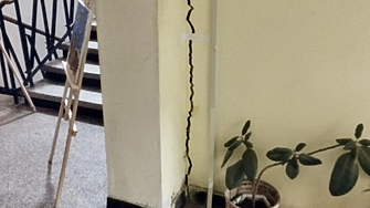 Появиха се пукнатини в сградата на 93 то СУ Александър Теодоров