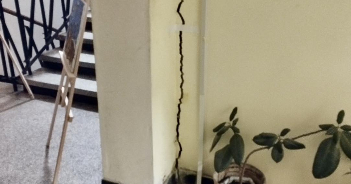 Появиха се пукнатини в сградата на 93-то СУ Александър Теодоров -