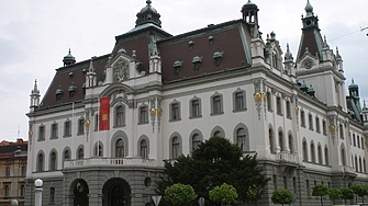 Словенското правителство одобри законопроект въвеждащ задължителен коледен бонус за всички