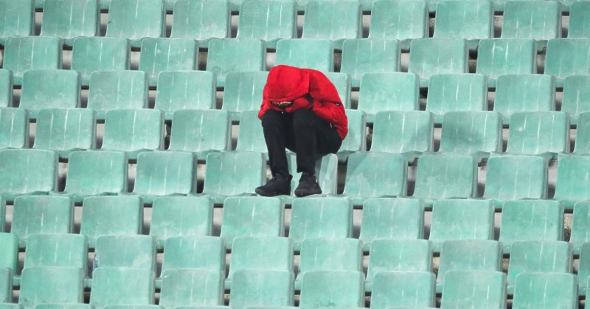 В опит да изпишат вежди, управляващите са напът да избодат