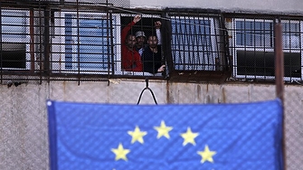 Двама избягали от затвора в Ловеч затворници е успяла да