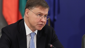 Еврокомисарят по икономиката Валдис Домбровскис е на двудневно посещение в