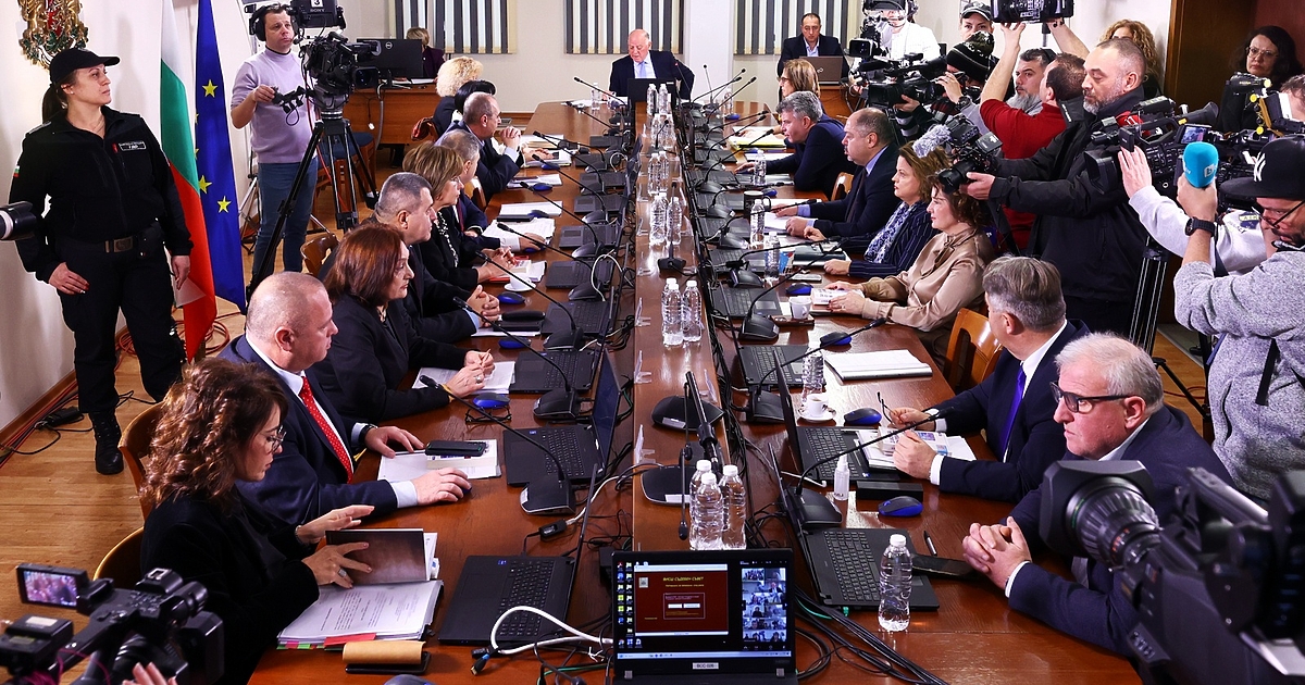 Немного лицеприятна (очевидно) среща е имало между представители на ВСС