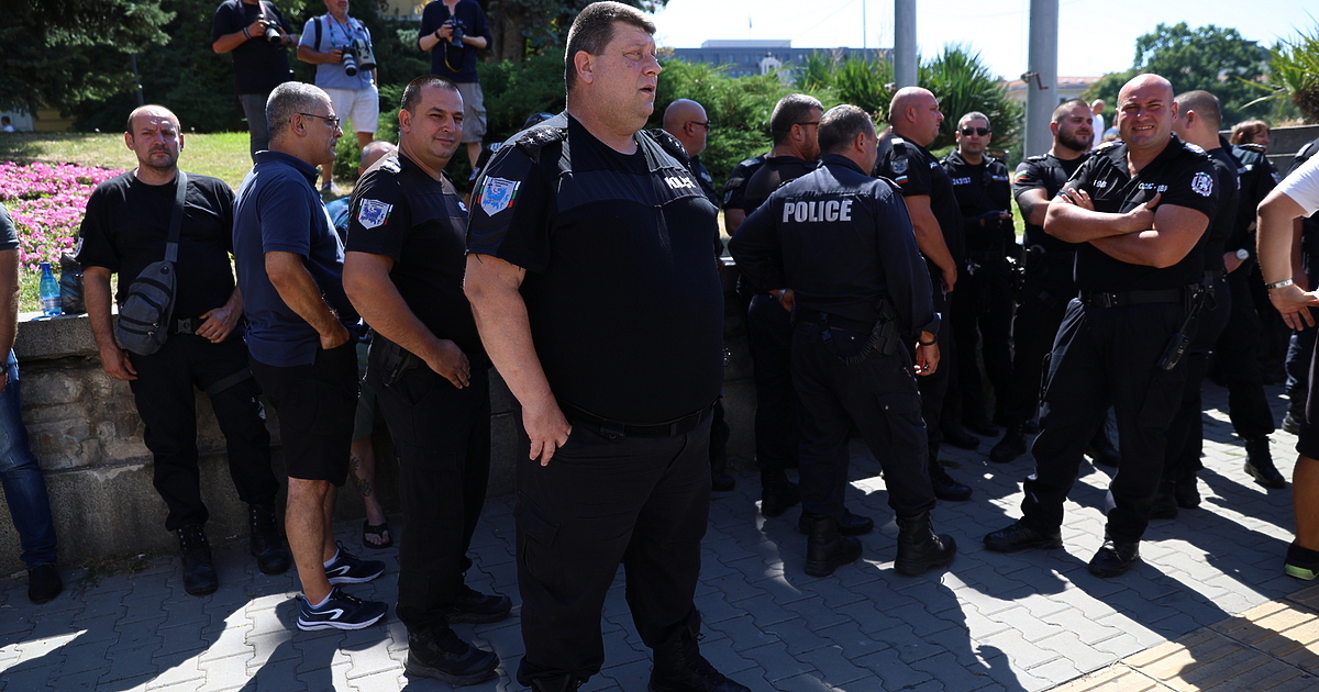 Данните, които имам официално от НОИ, показват, че в момента 4779 души в