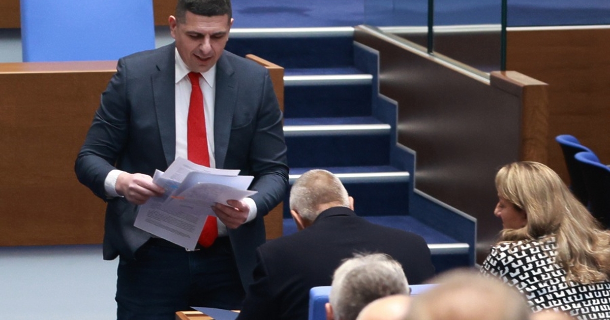 Депутатът от ПП-ДБ и съпредседател на партия Да, България“ Ивайло