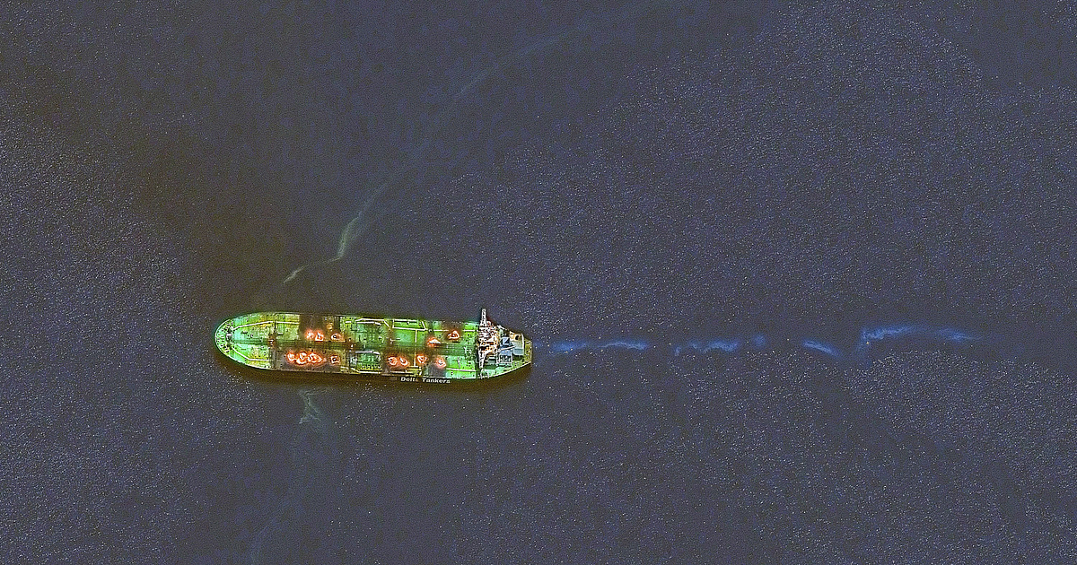 Танкер, плаващ под флага на Малта, бе атакуван днес край