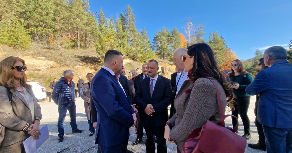 Тук сме днес, за да се даде старт на основния