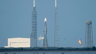 Интензивни слънчеви бури които през последните дни предизвикаха зрелищни полярни