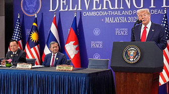 Тайланд обяви че замразява мирното споразумение с Камбоджа подписано миналия месец