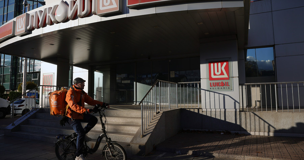 Ако българските управляващи изберат особен управител за рафинерията на Лукойл