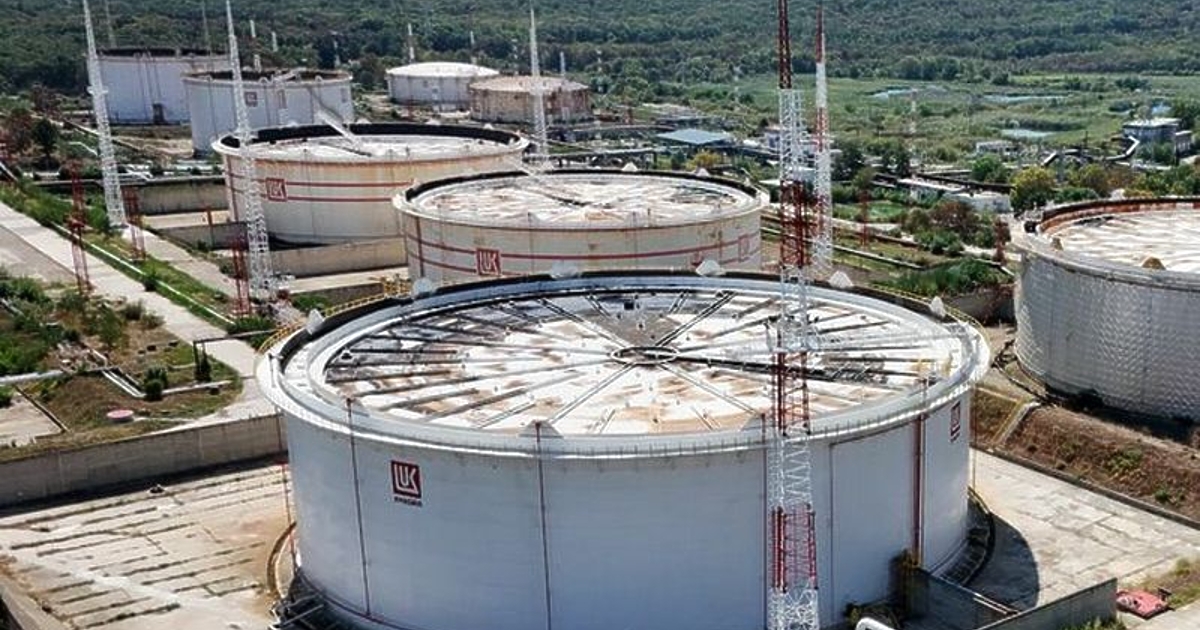 Лукойл е получила предложение от компанията Гънвор за изкупуване на