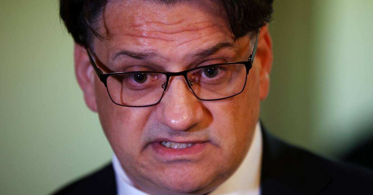 Има неистини, които ми уронват престижа. Неистина е, че ме