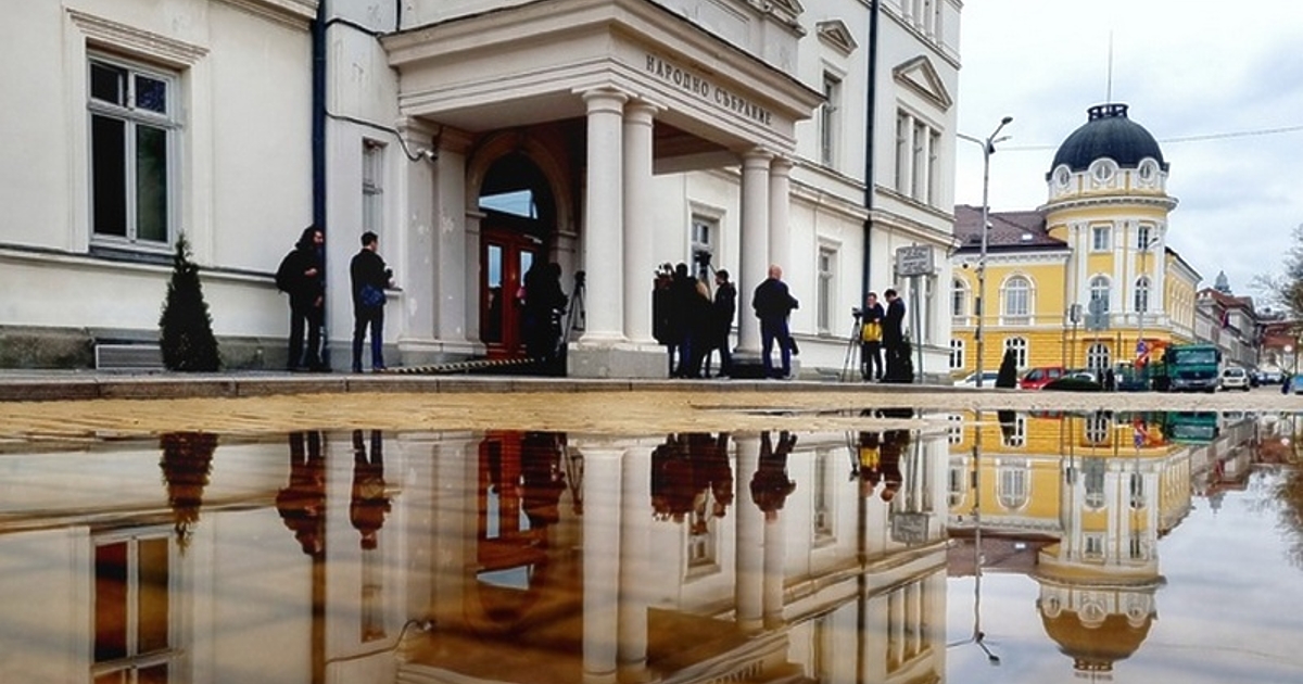 Течове и пукнатини. Такова към днешна дата е състоянието на