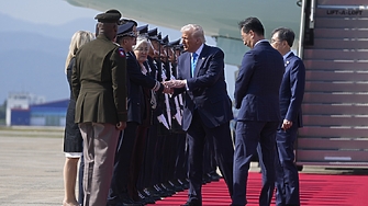 Президентът на САЩ Доналд Тръмп пристигна в Южна Корея –