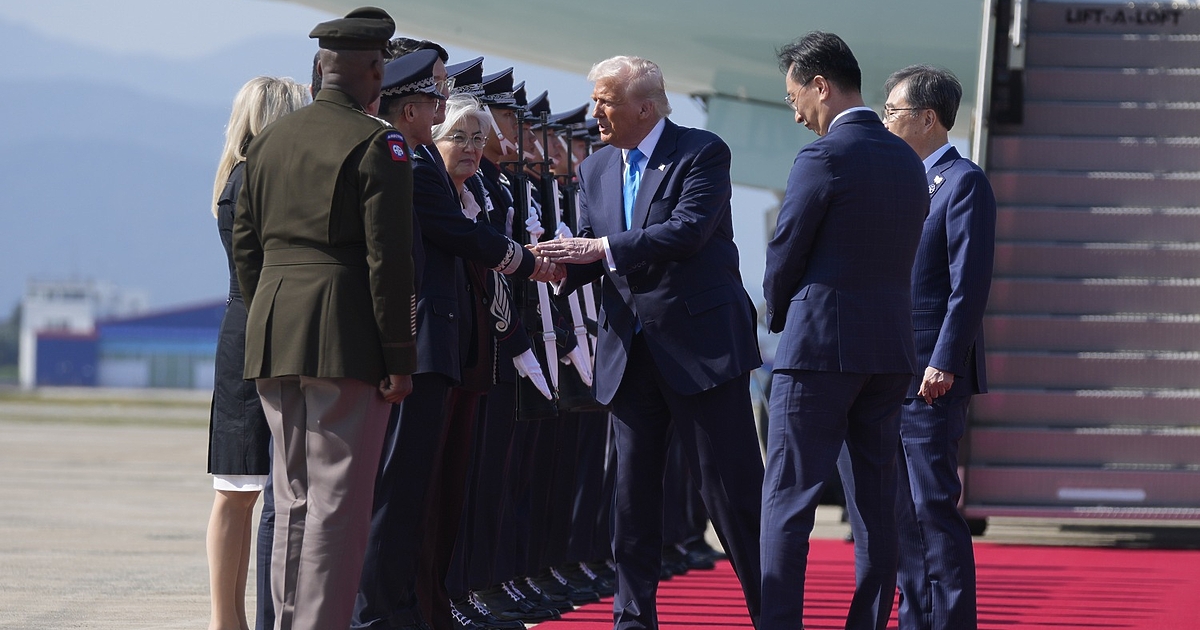 Президентът на САЩ Доналд Тръмп пристигна в Южна Корея –