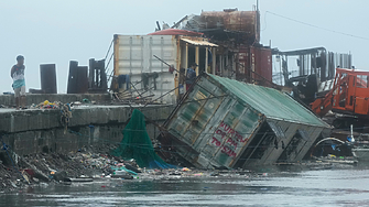 Тайфунът Фунуон нанесе сериозни щети във Филипините и предизвика мащабна