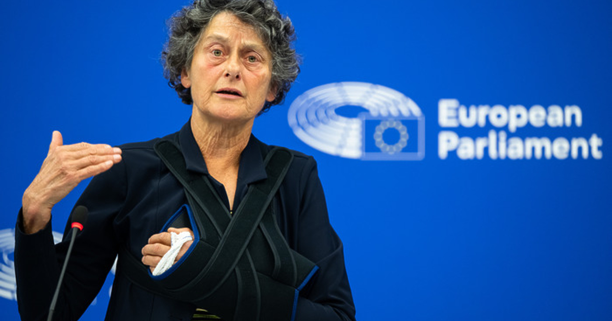 С 51 гласа за“, 21 против“ и 2 въздържал се“