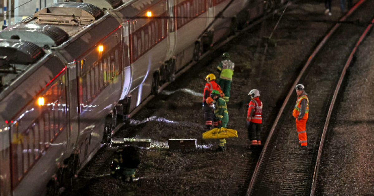Десет души, от които девет в критично състояние, са в